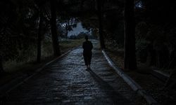 Akşam olunca bu parkta yürümek cesaret istiyor