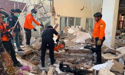 Endonezya'da şiddetli deprem: 20 kişi yaşamını yitirdi