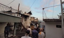 Köyde çıkan yangında 8 ev kullanılamaz hale geldi