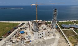 Eski TBMM Başkanı Kahraman, yapımı süren Recep Tayyip Erdoğan Camii’nde incelemede bulundu