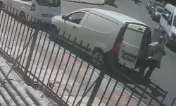 Gaziosmanpaşa'da kargo aracından hırsızlık kamerada