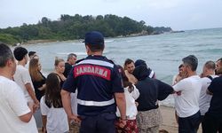 Girilmesi yasak denizde ablasını kurtarmak isterken öldü