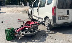 Hafif ticari araçla çarpışan motosikletin sürücüsü ağır yaralı
