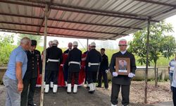 Merdivenli itfaiye aracıyla evine girerken kazada ölen uzman çavuş defnedildi
