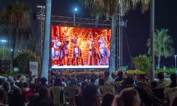 Mersin'de çocuklar açık hava sinemasıyla buluştu