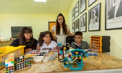 Minik mucitler ‘rubik küp çözen robot’ tasarladı