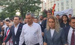 Özgür Özel, Beylikdüzü'nde yürüyüşe katıldı