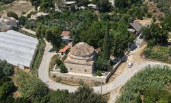 Perge’nin antik taşları, 200 yıllık caminin duvarlarında