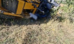 İş makinesi devrildi: Operatör hayatını kaybetti
