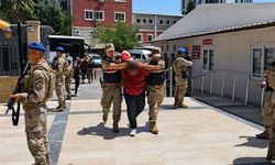 Jandarma kıyafetiyle 13 kilogram altın gasbeden 9 şüpheli adliyede