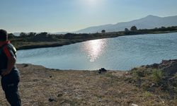 Serinlemek için girdiği gölette boğuldu