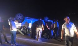 Devrilerek ters dönen minibüste 7 yaralı