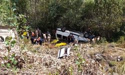 Sivas'ta yolcu minibüsü uçuruma devrildi: 4 ölü, 10 yaralı