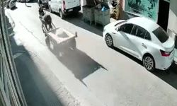Sürücüsüz at arabası, otomobile çarptı; o anlar kamerada