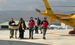 Traktörün altında kalan genç ambulans helikopterle hastaneye ulaştırıldı