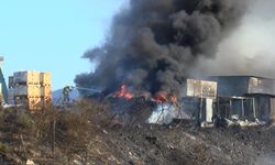 Tuzla'da yat tamirhanesinde çıkan yangında 2 yat alev alev yandı