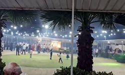 Yangını fark etmeden düğüne devam ettiler; o anlar kamerada