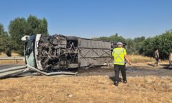 Otobüs devrildi: 22 kişi yaralandı