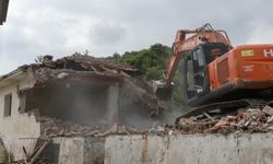Yenişehir’de atıl okullar ve metruk yapılar yıkılıyor