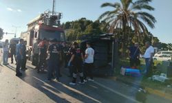 Tur midibüsü refüje devrildi: 17 kişi yaralandı