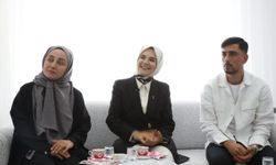 Bakan Göktaş, evlilik kredisiyle yuva kuran genç çifti evinde ziyaret etti