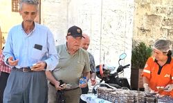 Büyükşehir Tarsus’ta bin 500 kişilik irmik helvası dağıttı