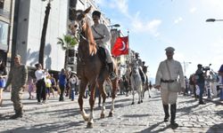 İzmir’in kurtuluş günü “Zafer Yürüyüşü” ile başladı