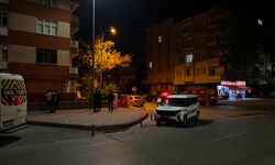 İki grup bıçaklarla birbirine saldırdı