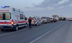 Kum fırtınası nedeniyle 7 araç çarpıştı: 16 yaralı