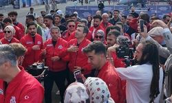 Şanlıurfa'da Selçuk Bayraktar'a türkülü karşılama