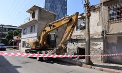 Toroslar’da metruk yapıların yıkımı sürüyor
