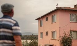 Yaren leylek 15’inci kez geldiği köyden ayrıldı