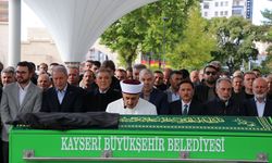 Abdullah Gül, amcasının cenazesine katıldı