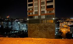 Toprak kayması istinat duvarını yıktı
