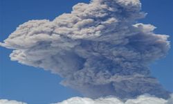 Filipinler’de Mayon Yanardağı patladı