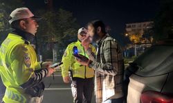 Alkolmetreyi üflemedi, 'okumam yazmak yok’ diyerek kimlik numarasını söylemedi