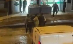 Kaldırım çalışması yapan işçiler arasında kavga çıktı