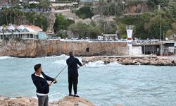 Antalya’da kuvvetli rüzgar ve sağanak etkili oldu