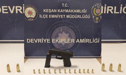 Alkollü sürücünün korsesinden ruhsatsız tabanca çıktı