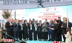 Bakan Göktaş, Kayseri’deki programına cep telefonuyla katıldı