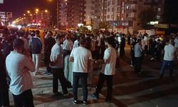 Mahalleli sürekli kaza olan yolu trafiğe kapattı