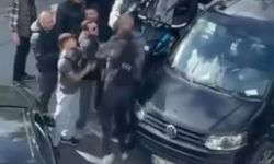 Sürücülerin yol kavgası kameraya yakalandı