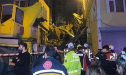 5 katlı metruk bina büyük gürültüyle çöktü