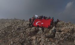 Sülbüs Dağı’nın zirvesinde Türk bayrağı dalgalandı