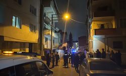 Boşaltılan binada balkon çöktü, sokak kapatıldı