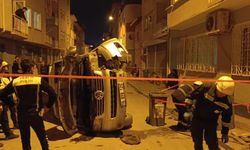 Elektrik panosuna çarpan minibüs devrildi