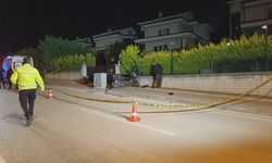 Kaldırıma ve elektrik panosuna çarpan motosikletli öldü