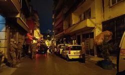 Oğlunun bıçakla rehin aldığı anne, operasyonla kurtarıldı