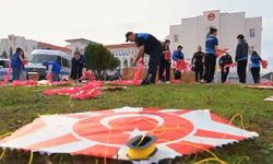Cumhuriyet’in 103’üncü yılına özel 103 Türk bayraklı uçurtma uçuruldu