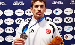 Milli güreşçi Yüksel Sarıçiçek gümüş madalya aldı